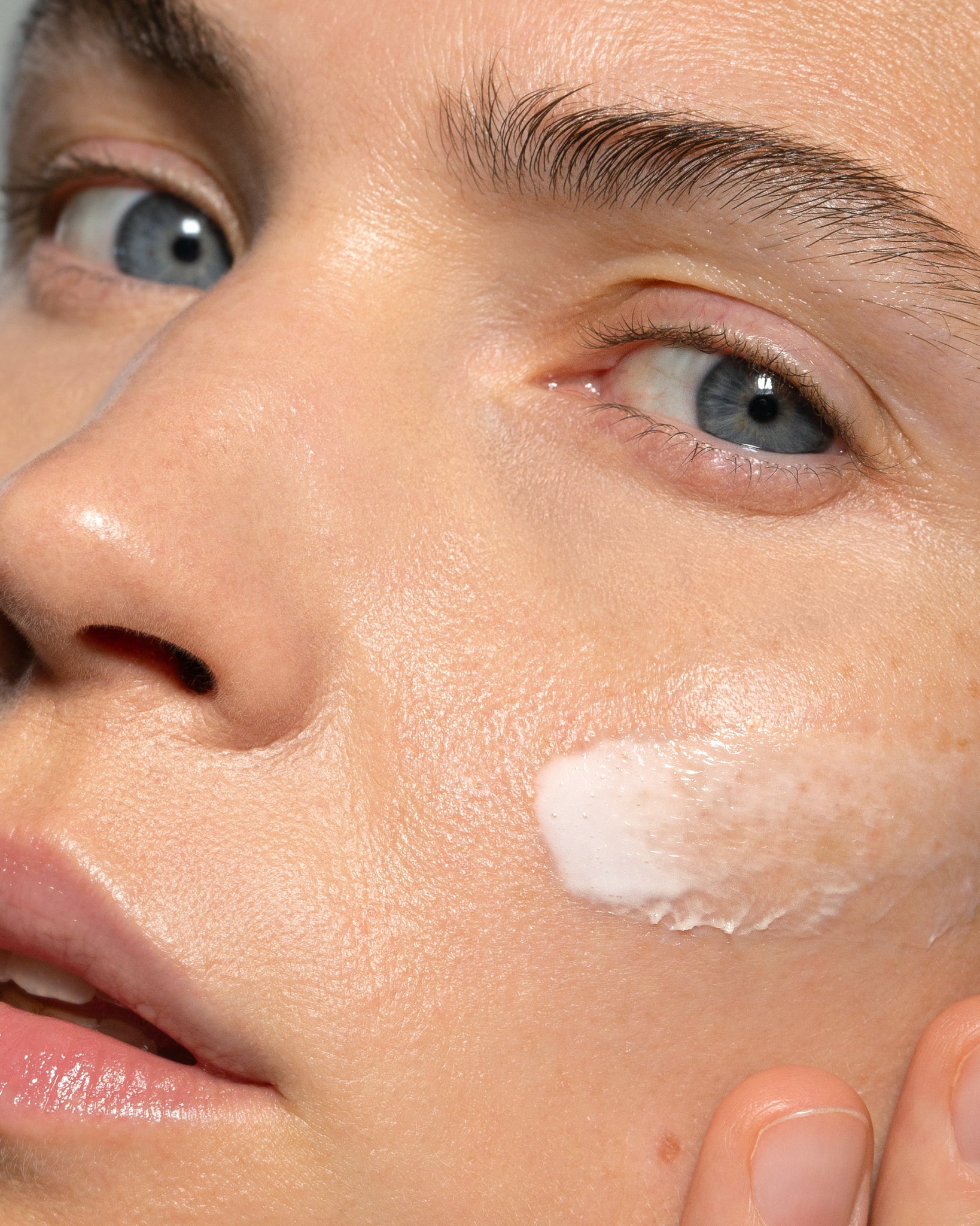 MÁDARA Organic Skincare plant based retinol alternative cream A3350 face cream product photo on plain background.