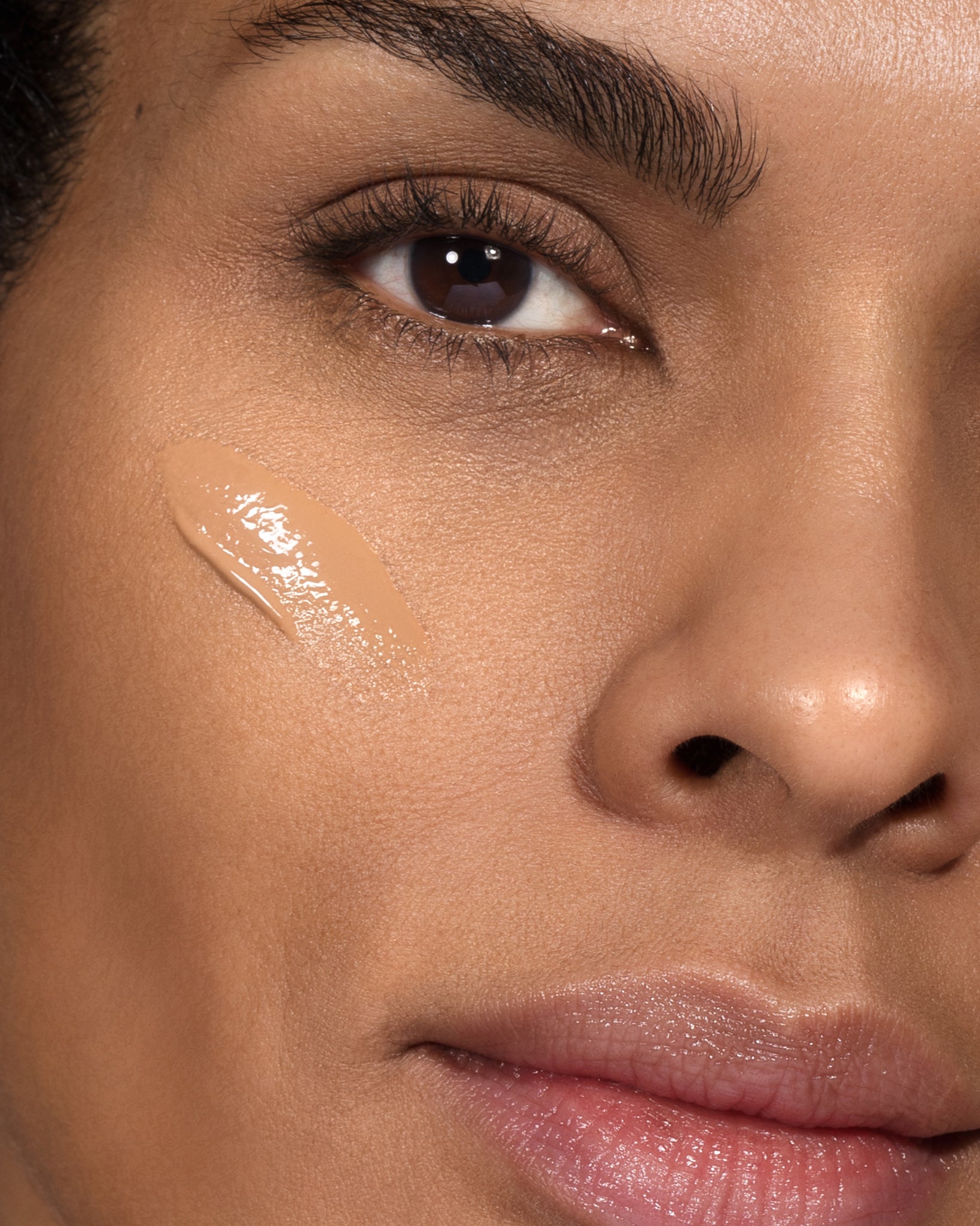 Model wearing MÁDARA Organic Skincare skinonym foundation clay on A6090 foundation on skin; close-up portrait shows natural application results.