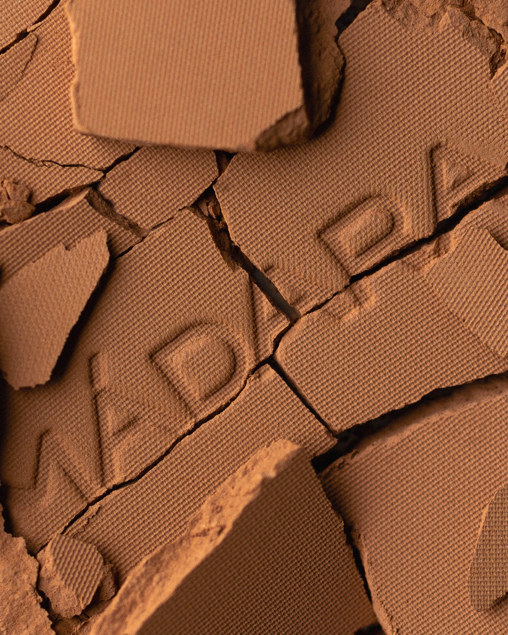 Texture close-up of MÁDARA Organic Skincare air equal powder deep A6803 �swatch demonstrates consistency and finish.