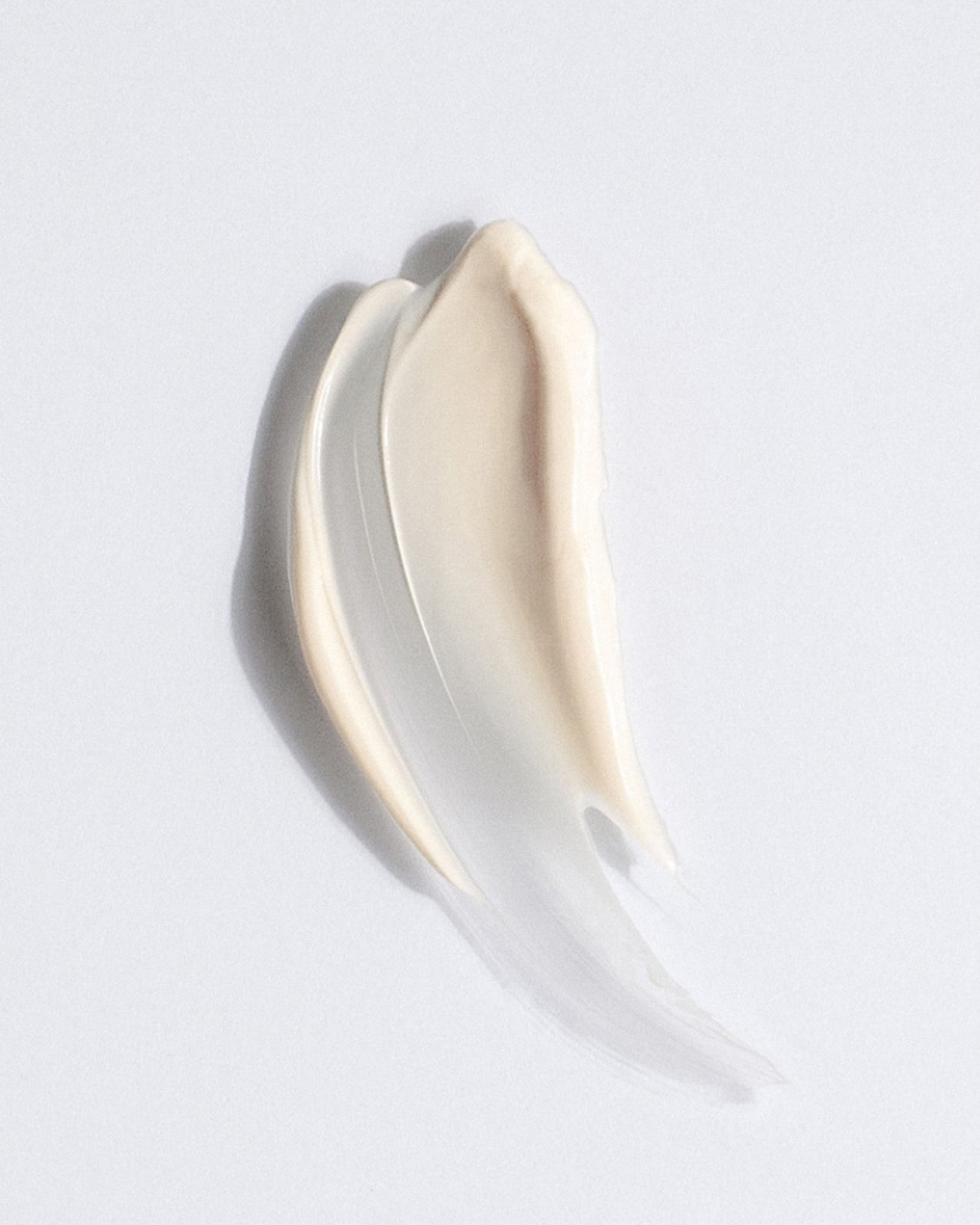 Texture close-up of MÁDARA Organic Skincare regenerating night cream A2241 face cream �swatch demonstrates consistency and finish.