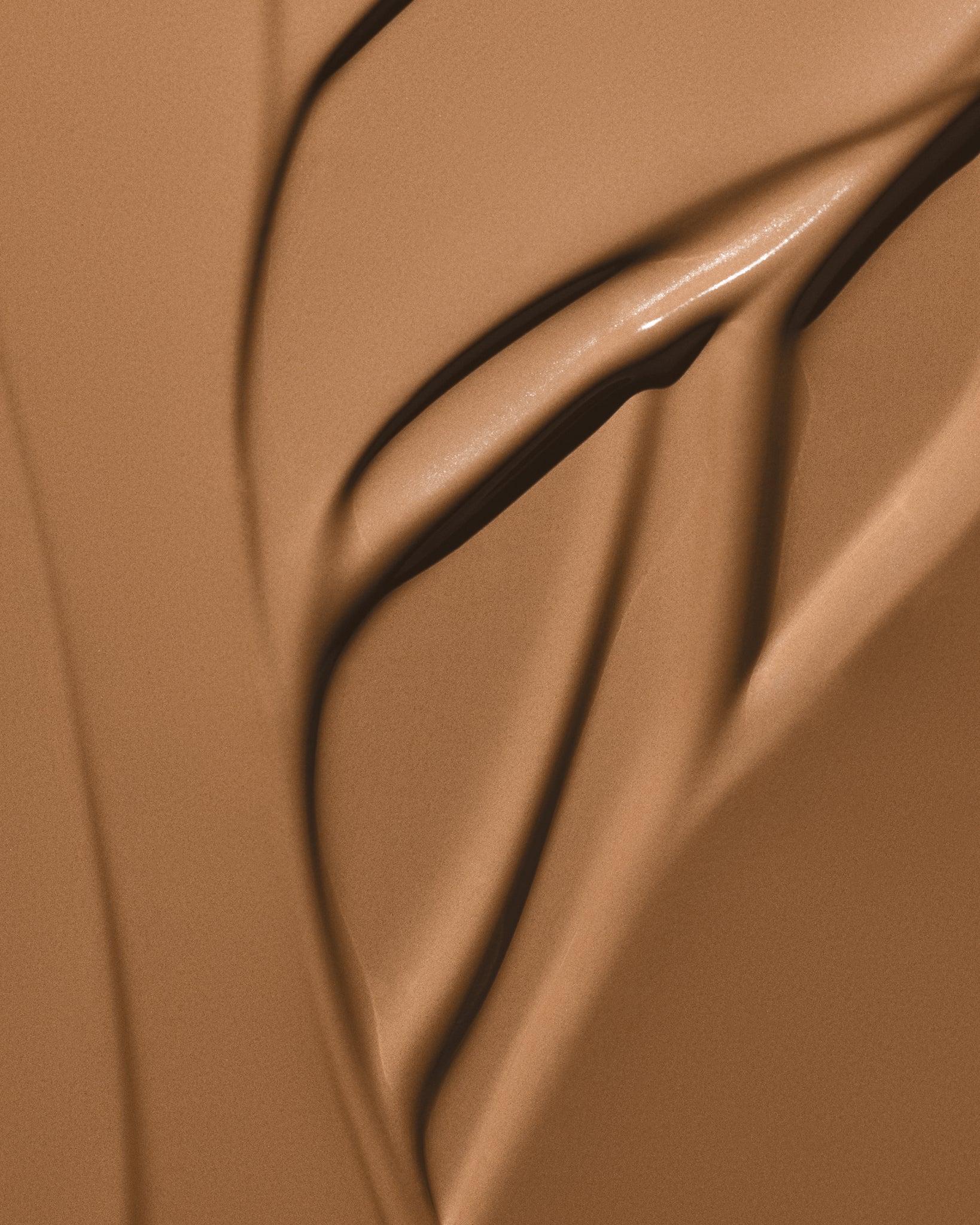 Texture close-up of MÁDARA Organic Skincare skynonym warm tan A6092 �swatch demonstrates consistency and finish.