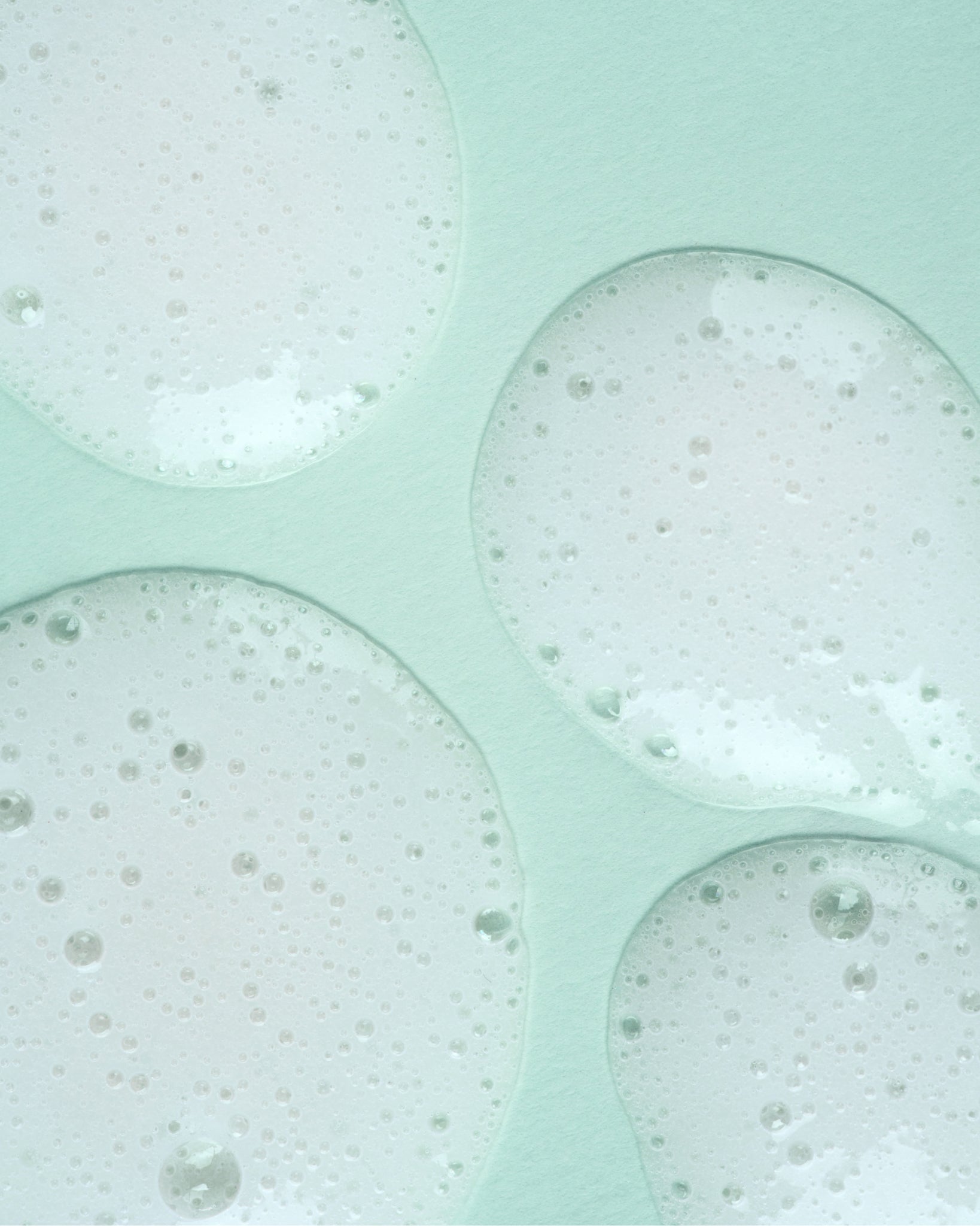 Texture close-up of MÁDARA Organic Skincare acne treatment N0025 �swatch demonstrates consistency and finish.