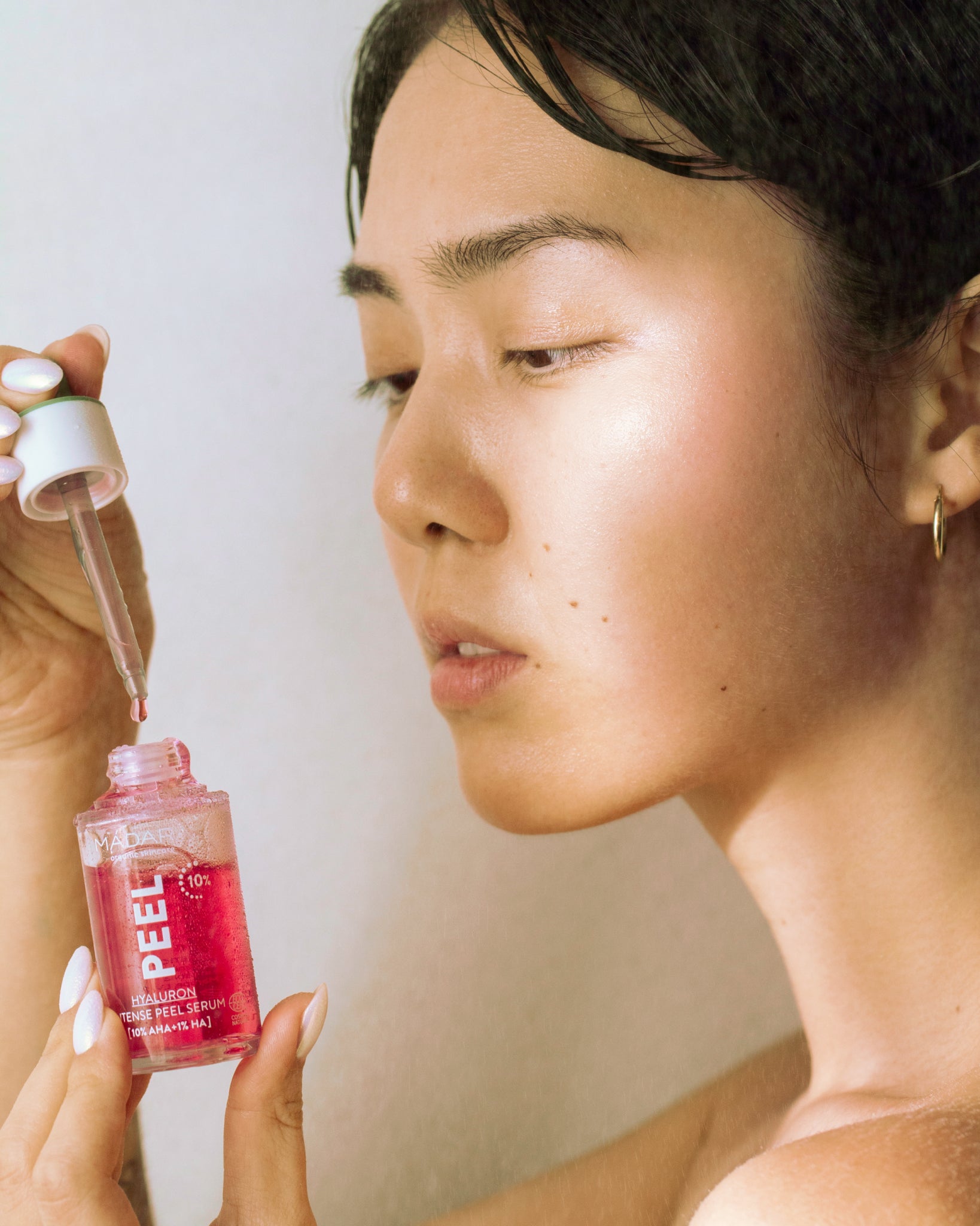 MÁDARA Organic Skincare aha hyaluronic acid serum A2104 serum product photo on plain background.