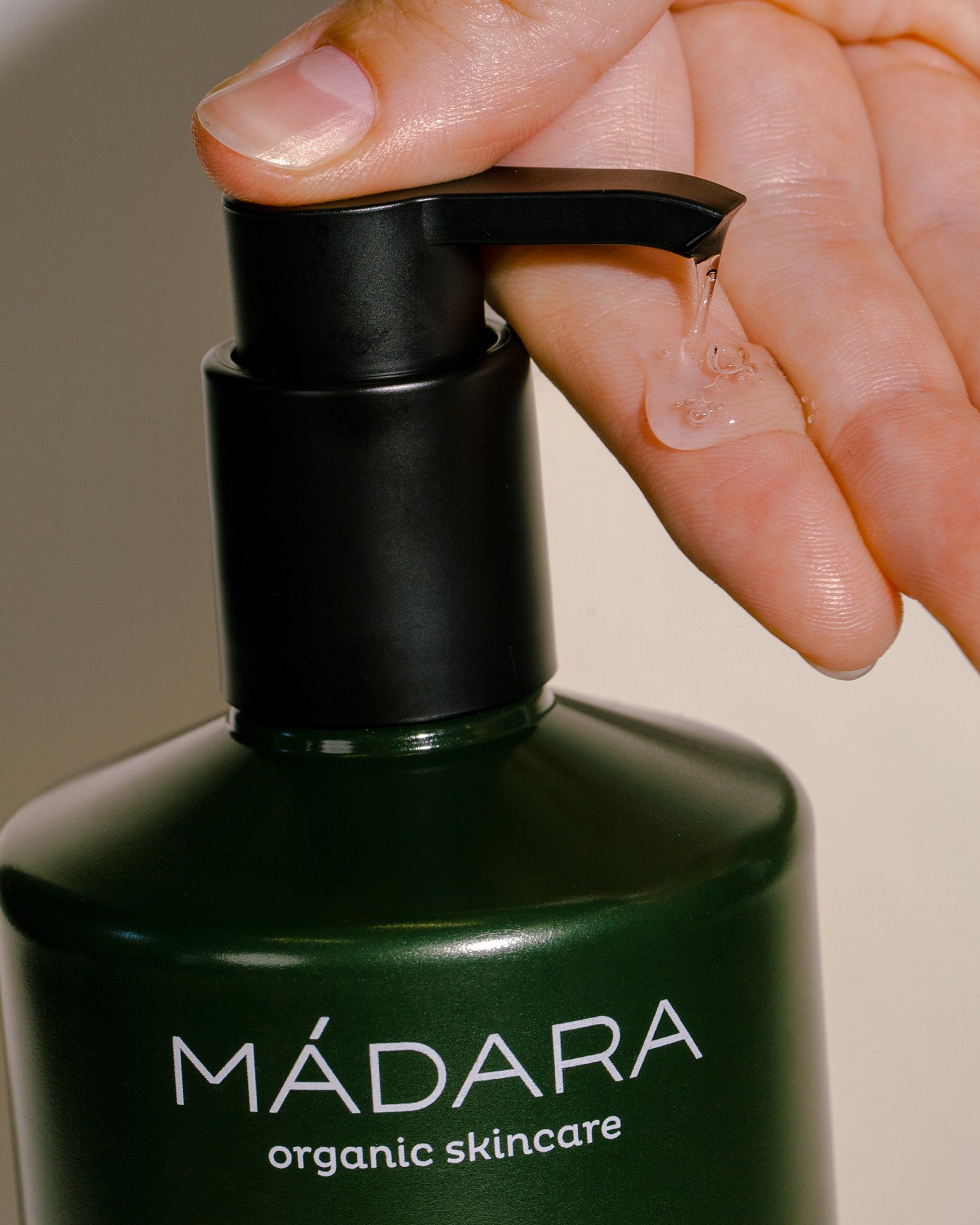MÁDARA Organic Skincare horsetail and absinthum body wash A1081 product photo on plain background.