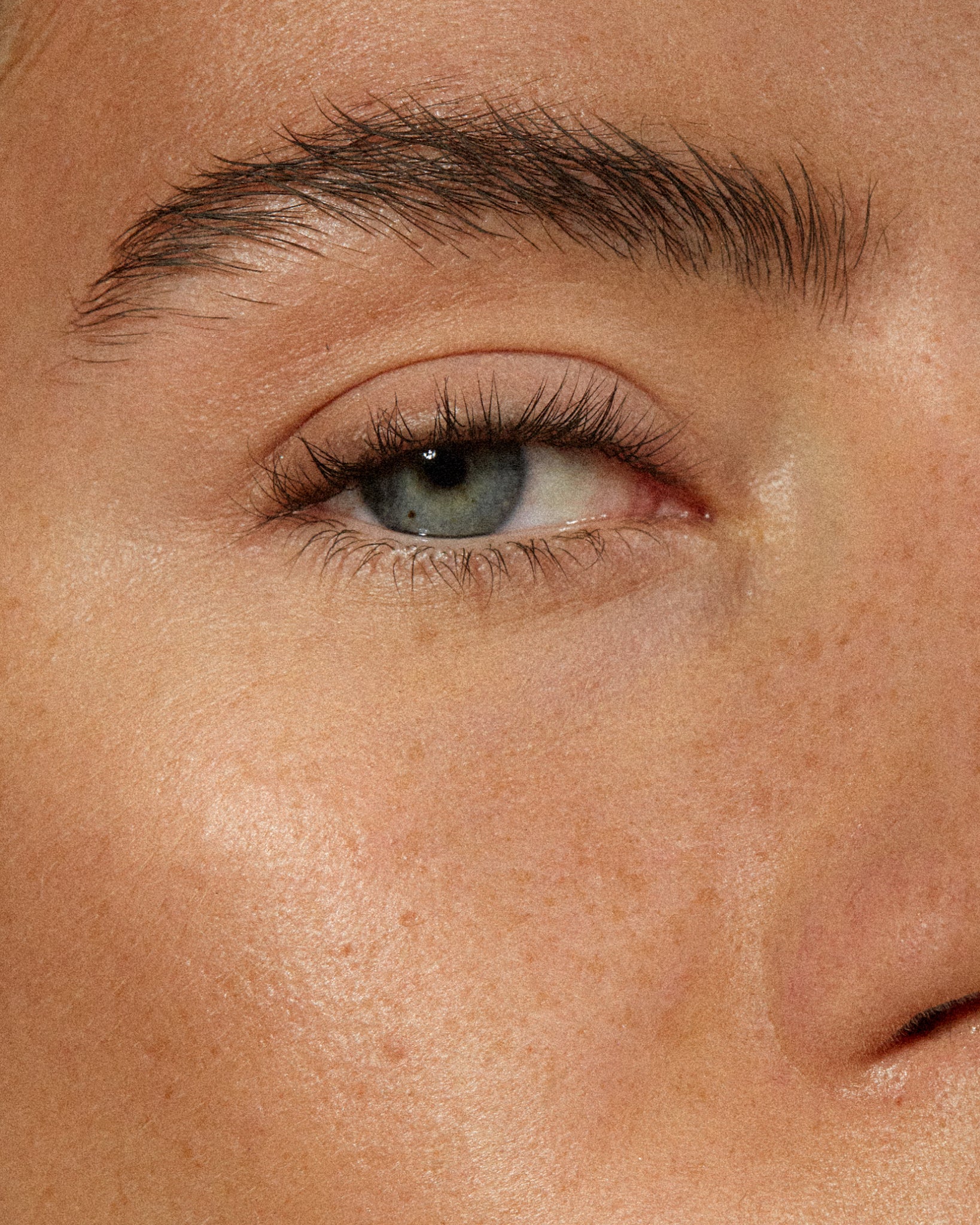 MÁDARA Organic Skincare pencil for medium brown brows A6892 product photo on plain background.