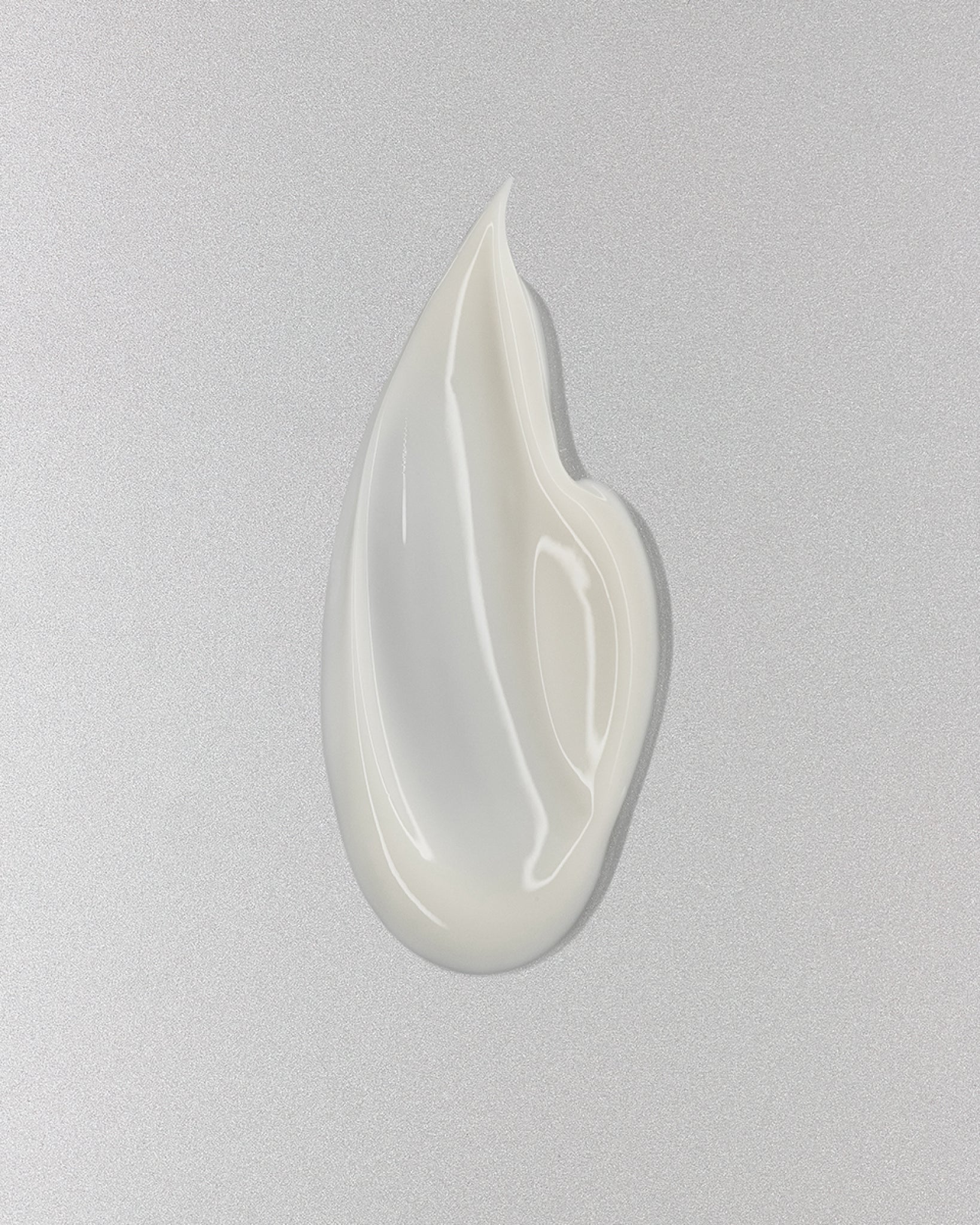 Texture close-up of MÁDARA Organic Skincare anti fatigue eye cream A3121 face cream �swatch demonstrates consistency and finish.