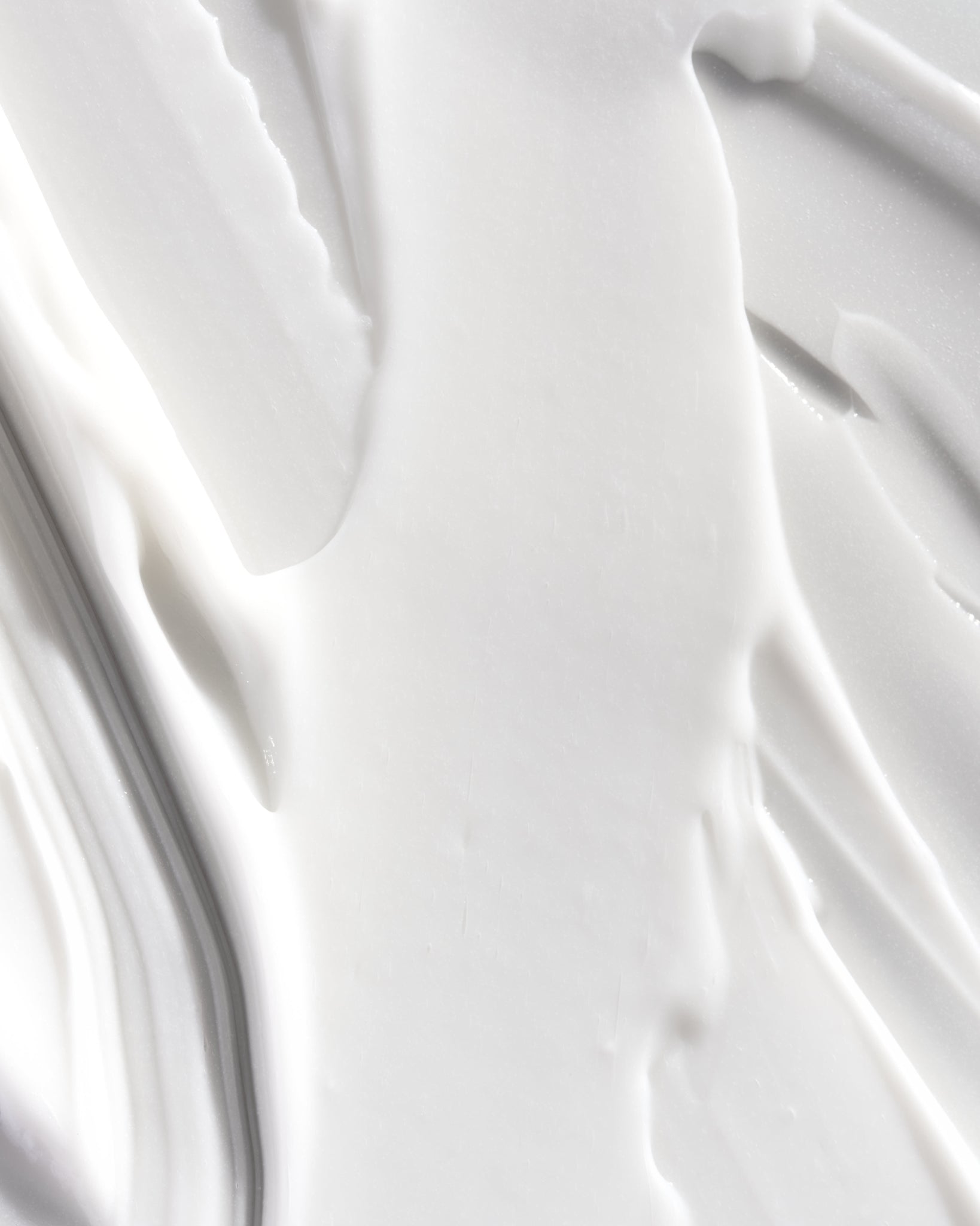 Texture close-up of MÁDARA Organic Skincare moisturising night cream SM3014 17 face cream �swatch demonstrates consistency and finish.