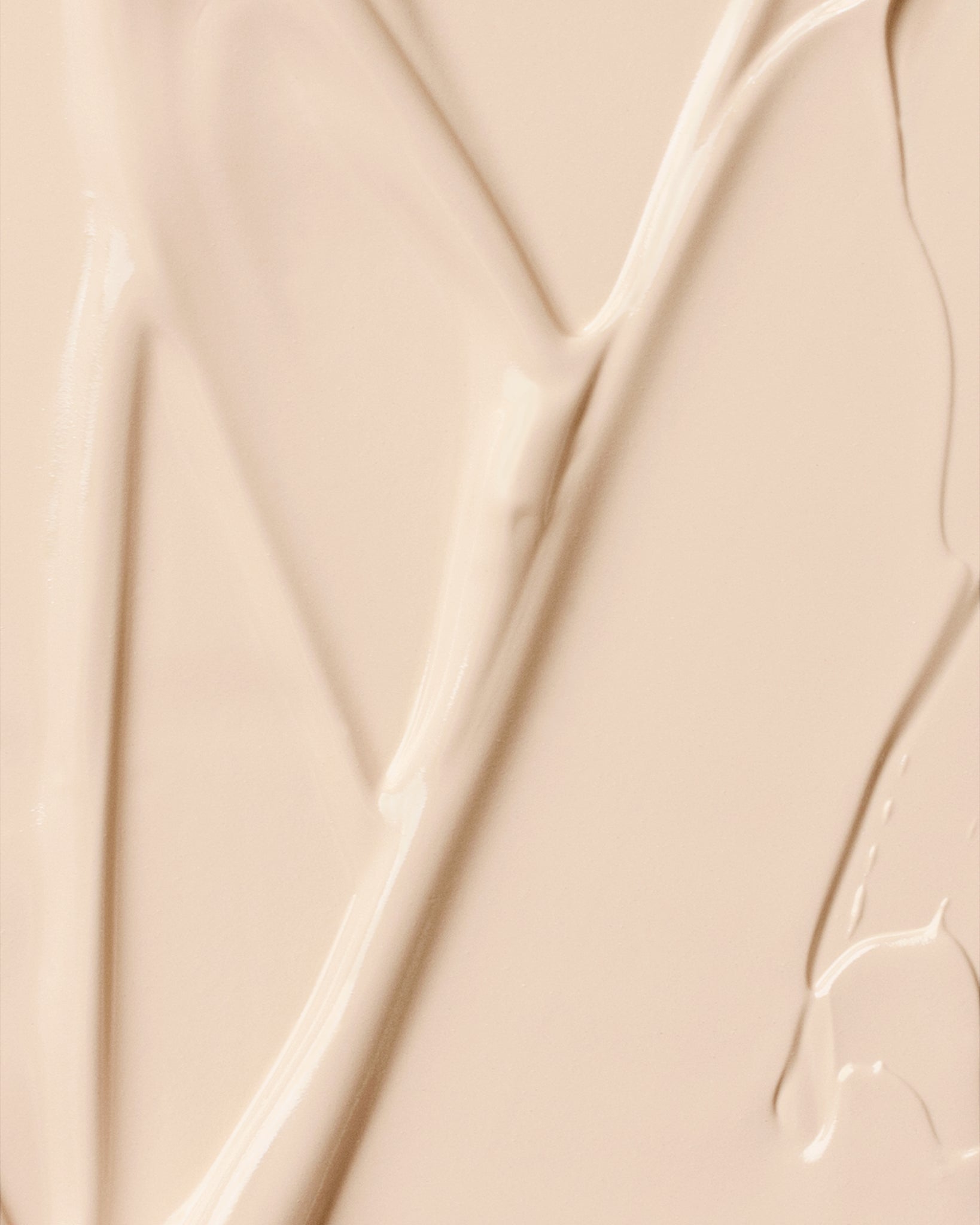 Texture close-up of MÁDARA Organic Skincare skinonym porcelain A6081 �swatch demonstrates consistency and finish.